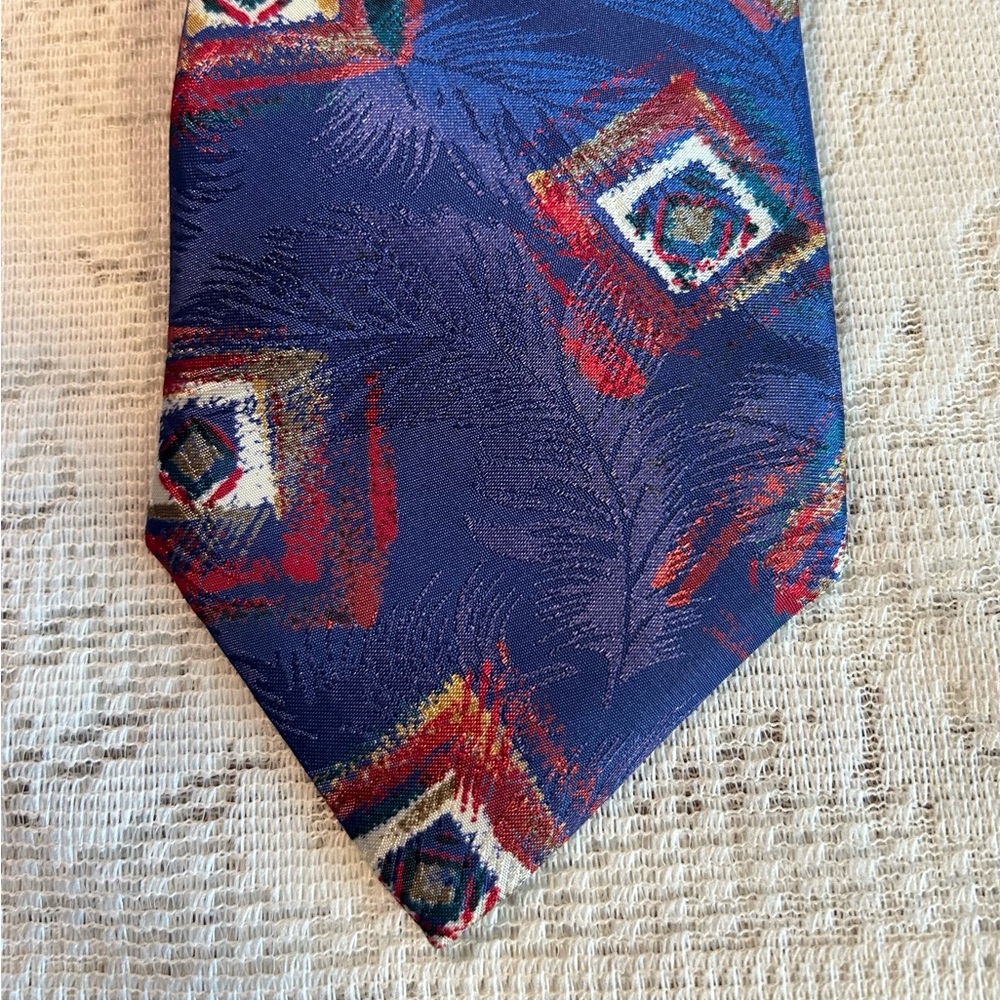 Elegant Geometric Blue and Red Tie